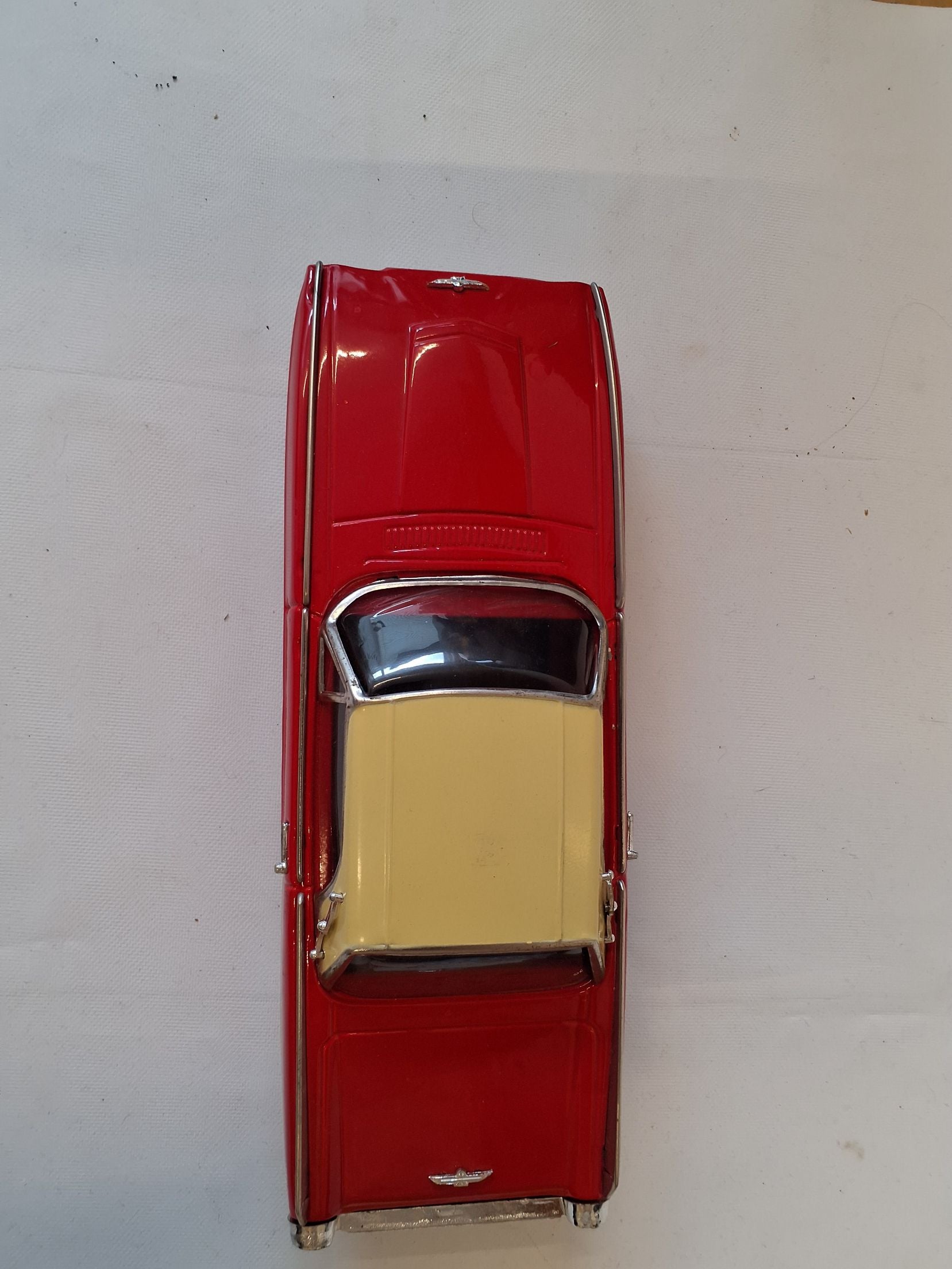 Sedan Ford Thunderbird modelbil